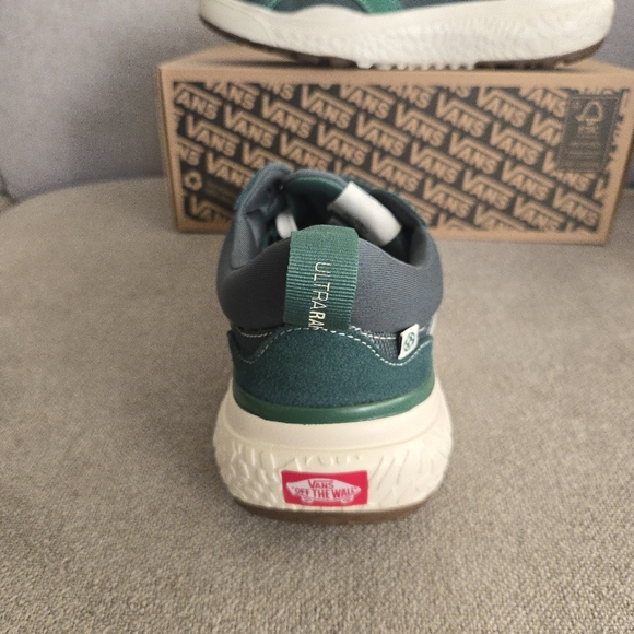 Athletic_Shoes